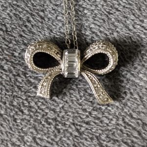 Bow necklace